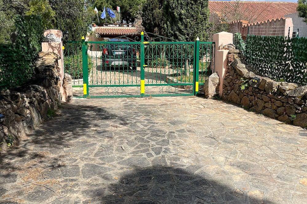 Villa, accesso diretto al mare, con parco esclusivo 2000mq, 3 camere, 2 bagni. in Puntaldia, San Teodoro