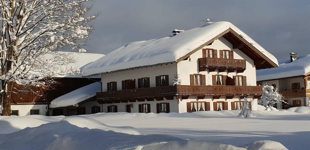 Ferienwohnung für 2 Personen, mit Balkon und Terrasse sowie Ausblick in Krün - 2