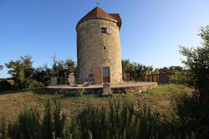 Maison de vacances pour 4 personnes, avec Terrasse ainsi que Jardin et Piscine à Roquepine