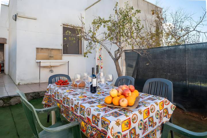 Ferienhaus 'Via Abbagnano 5 8P' mit privatem Garten und Klimaanlage in Porto Cesareo, Golf von Tarent