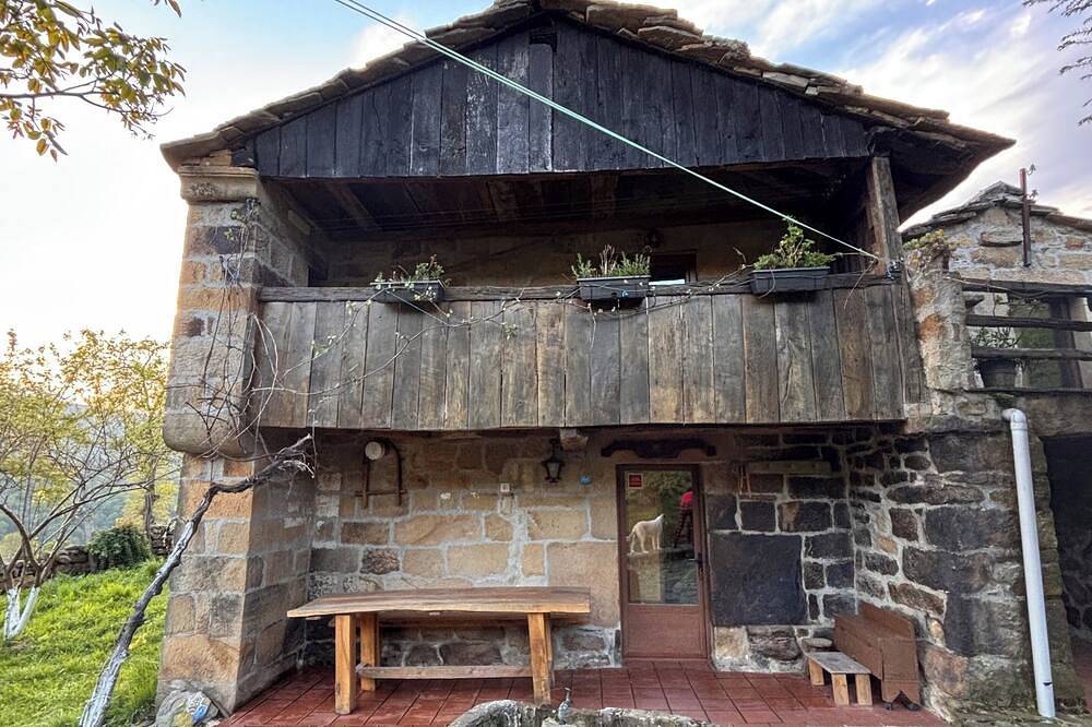 Lo Macario Pasiega cabin, with forest views in Luena, Cordillera Cantábrica