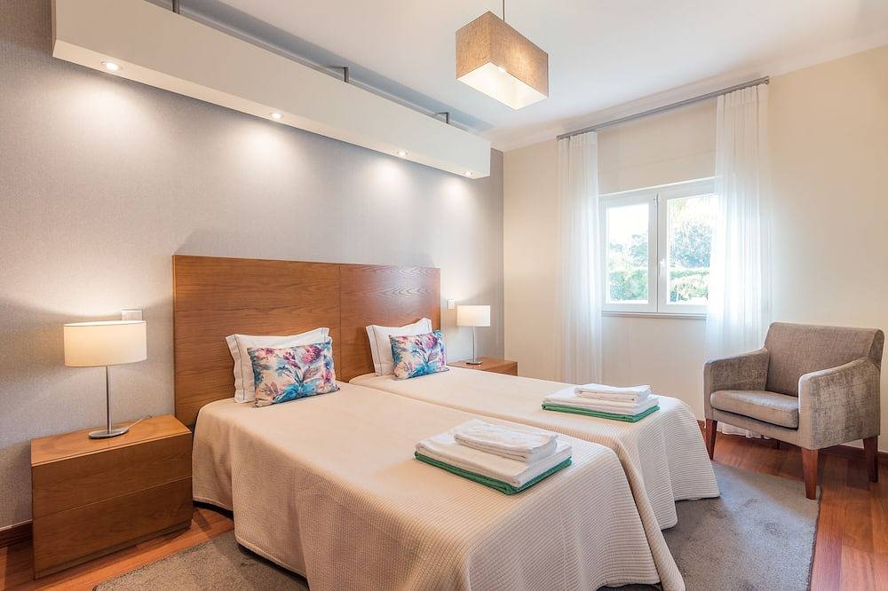 Villa Penina Gardens Heated Pool, Jacuzzi, Cinema, Gym, Games and Gardens in Alvor, Faro District