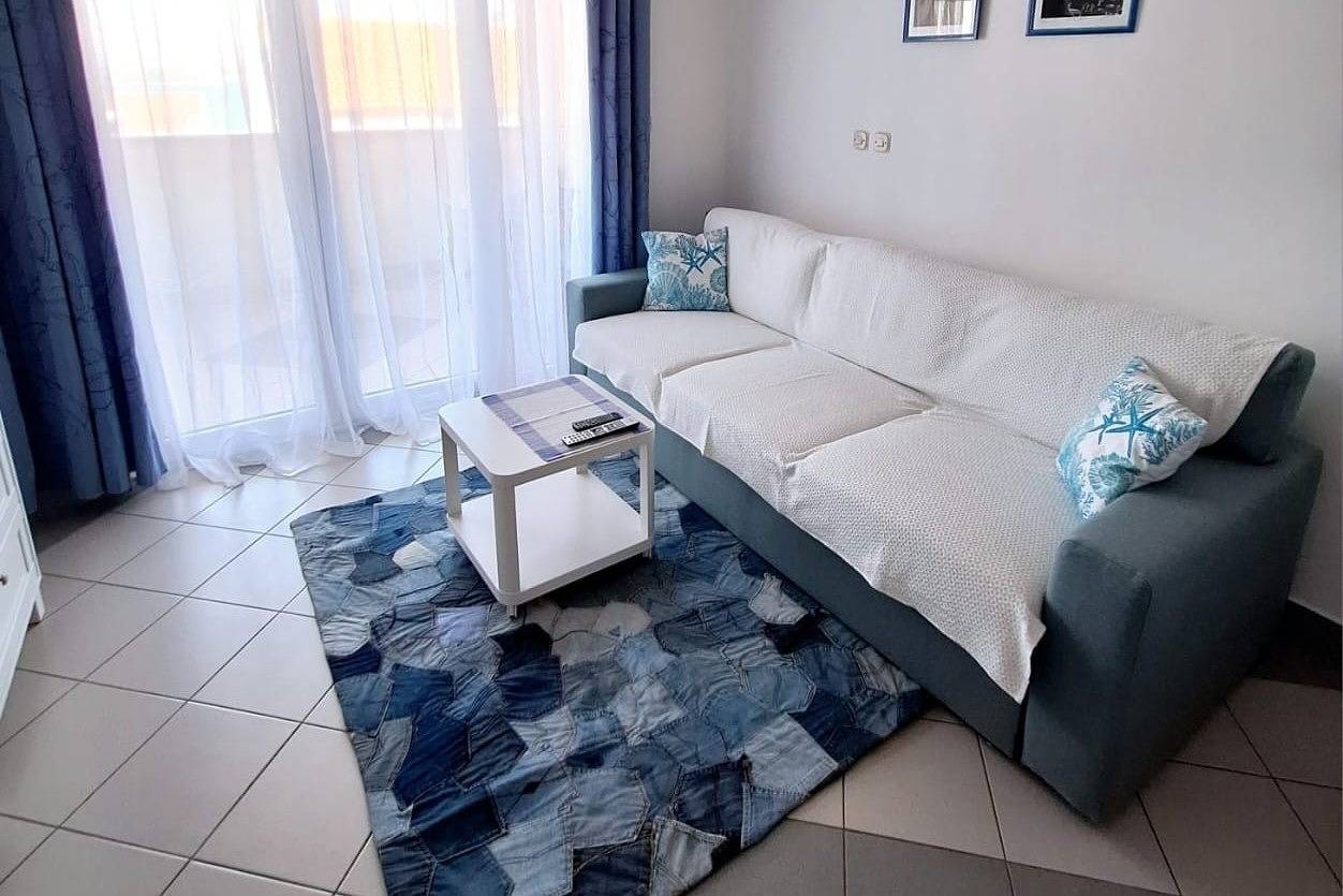 Ganze Wohnung, 1-Zimmer-Ferienwohnung mit Balkon und Meerblick Tkon, Pasman A-24359-a in Tkon, Pasman