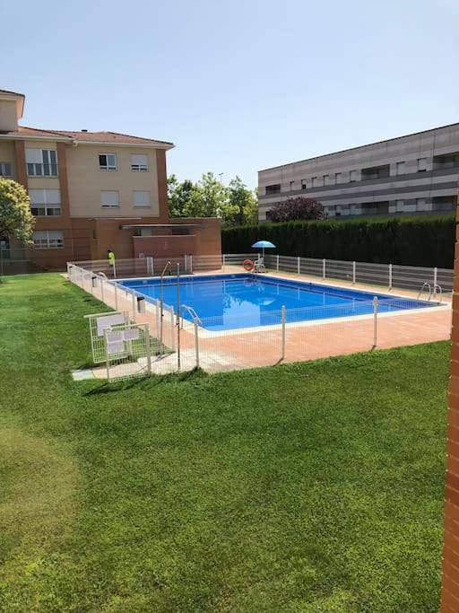 Ferienwohnung für 6 Personen, mit Garten und Ausblick sowie Pool, mit Haustier - 1