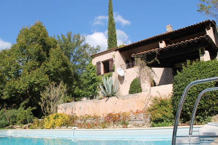 Gîte pour 4 personnes, avec piscine, animaux acceptés