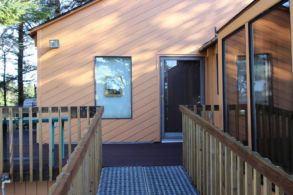 Meerblick und hundefreundliches Haus mit Zugang für Rollstuhlfahrer und eingezäuntem Hof in Lincoln County (OR)