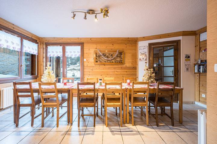 Appartement entier, Chalet 'Genepi - 14p' avec vue sur les montagnes, terrasse privée et Wi-Fi in Saint-Martin-de-Belleville, Massif de la Vanoise