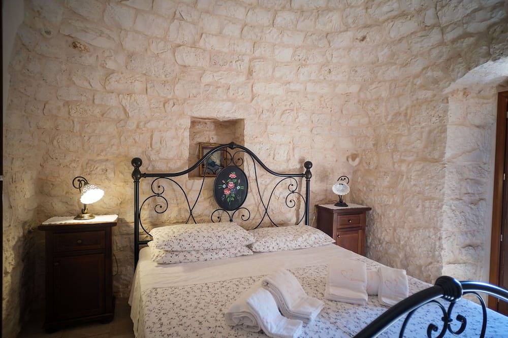 Trullo In Villetta Privata,  Piscina , Giardino, Ulivi Secolari, Wi-Fi, Barbecue in La Pergola, Provincia di Bari