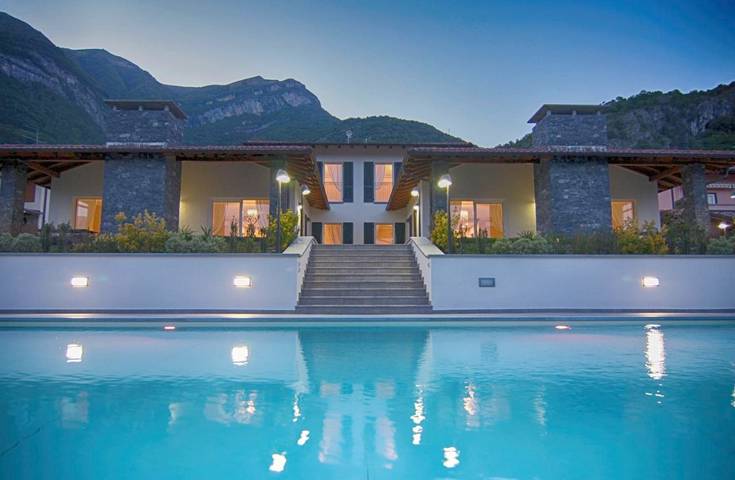 Villa pour 8 personnes, avec vue et piscine ainsi que vue sur le lac et jardin - 1