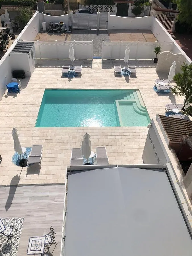 Chambre d’hôte pour 4 personnes, avec vue ainsi que piscine et jardin, adapté aux familles - 1