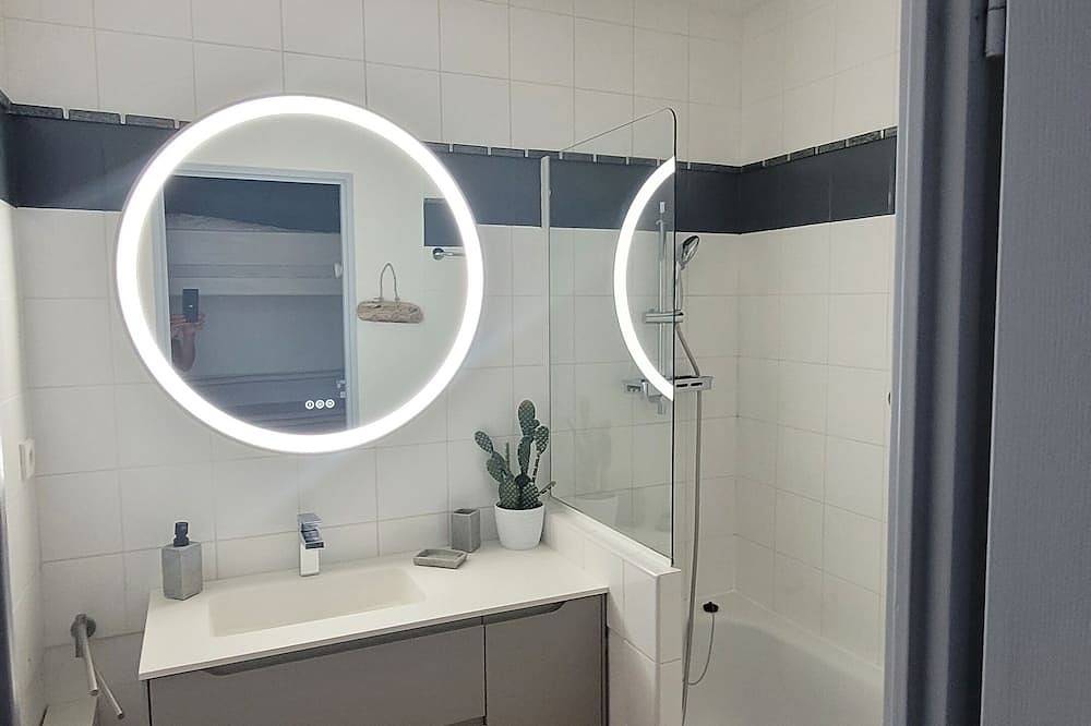 Appartement entier, Superbe Appartement En Rez De Jardin De 35 m² Avec Terrasse Arboree Et Cloturee in Les Issambres, Roquebrune-sur-Argens