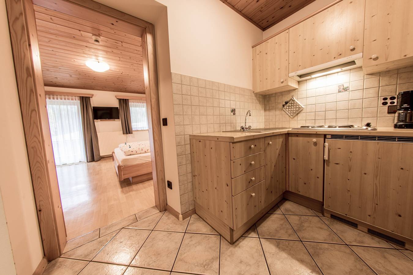 Ganzes Studio, Studio 'Mösslhof Apartment Wiese' mit Bergblick, Garten und Wlan in Pragser Wildsee, Prags