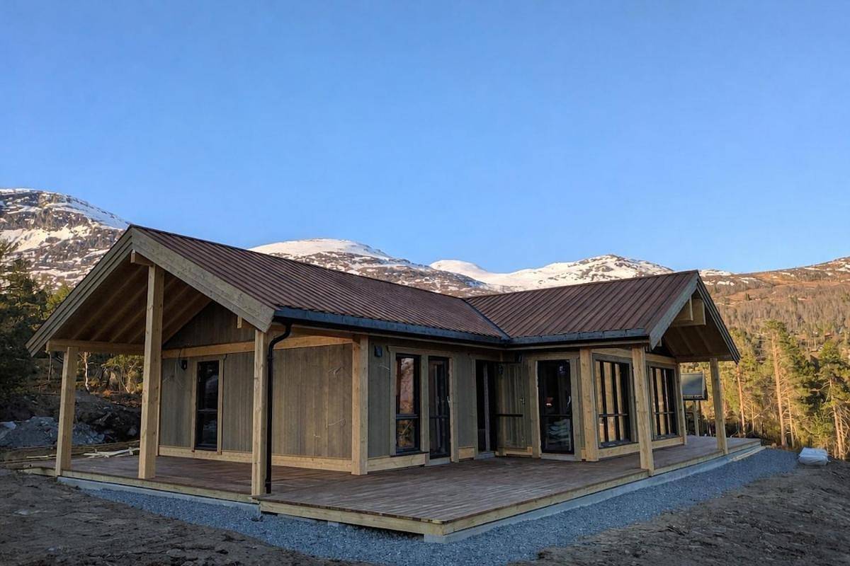 Cabin in a sunny area with a view in Stryn 
