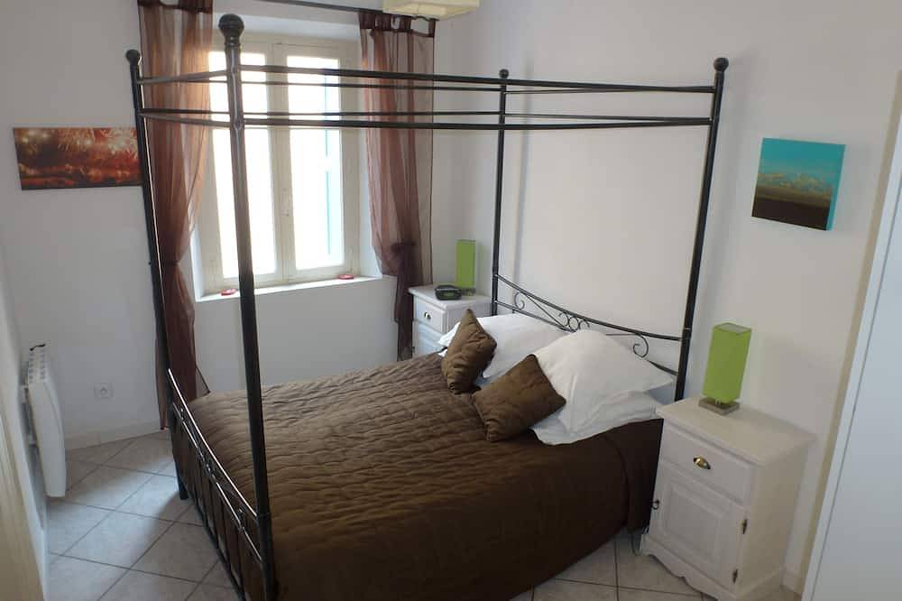 Goed uitgerust huis aan voet van middeleeuwse stad met garage, wifi en 2 doucheruimtes in Carcassonne, Vinisce