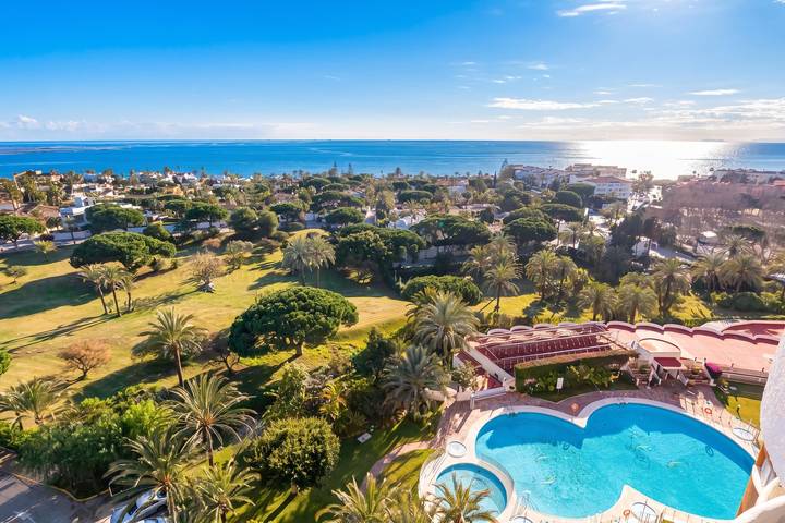 Gîte pour 6 personnes, avec terrasse ainsi que piscine et vue sur l’océan à Marbella - 4
