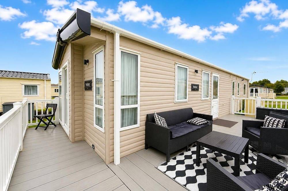 Homely caravan with decking at Golden Sands Haven Holiday Park in Mablethorpe, Lincolnshire