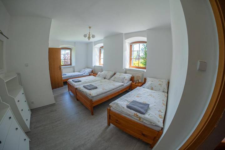 Ferienhaus für 22 Personen, mit Terrasse und Garten sowie Kinderpool und Pool in Liberec - 2