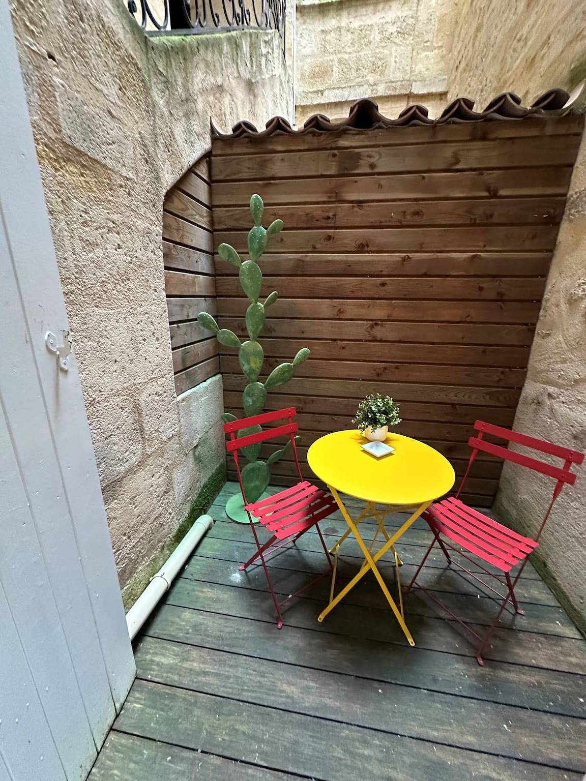 Entire apartment, Superb bright and charming Bordeaux flat with terrace in Bordeaux, Bordeaux region