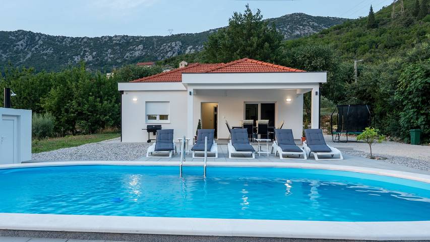 Ferienhaus für 6 Personen, mit Pool und Garten - 1