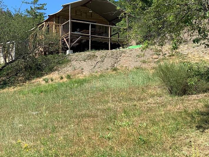 Flower Camping Le Clot du Jay - Lodge 4 personnes - Cabane Lodge sur pilotis 34m² 2 chambres + terrasse in Clamensane, Région de Forcalquier