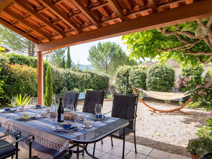 Location de vacances pour 6 personnes, avec terrasse et jardin à Nans-les-Pins - 3