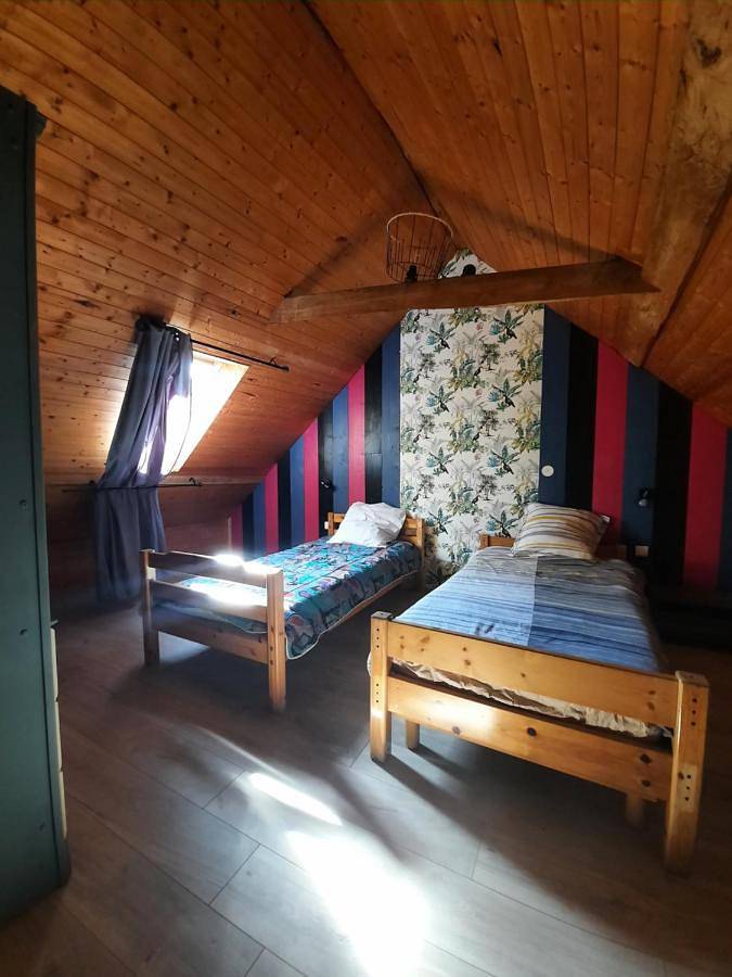 Gîte pour 4 personnes, avec jardin ainsi que piscine et jacuzzi dans Murs-et-Gélignieux - 4
