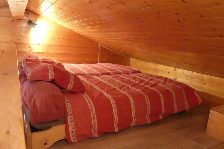 Petit chalet bois esprit montagne 2à 3 personnes in Saint-Gervais-les-Bains, Pays du Mont-Blanc