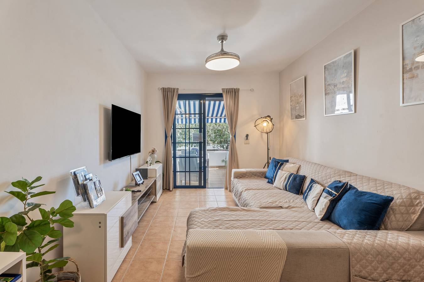 Entire apartment, Vacation Apartment 'Pequeño Refugio My Little Shelter' with Shared Pool, Private Terrace and Wi-Fi in Las Chafiras, San Miguel de Abona