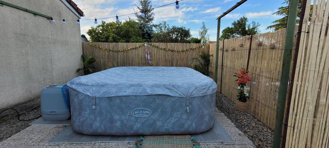 Location de vacances pour 2 personnes, avec piscine et jardin à Louplande - 3