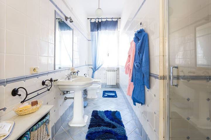 Apartamento entero, Casa Laura Follonica  200 metres from the sea/beach Wifi air/condition tv/sat in Follonica, Costa Etrusca