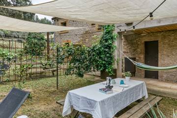 Casa Rural para 2 Personas en Madremaña, Gironés, Foto 1