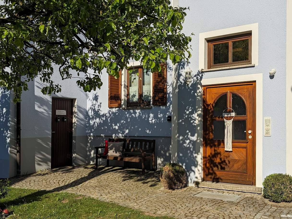 Ferienhaus zur Altmühl - Gartenhaus rot mit einem Schlafzimmer in Ornbau, Fränkisches Seenland