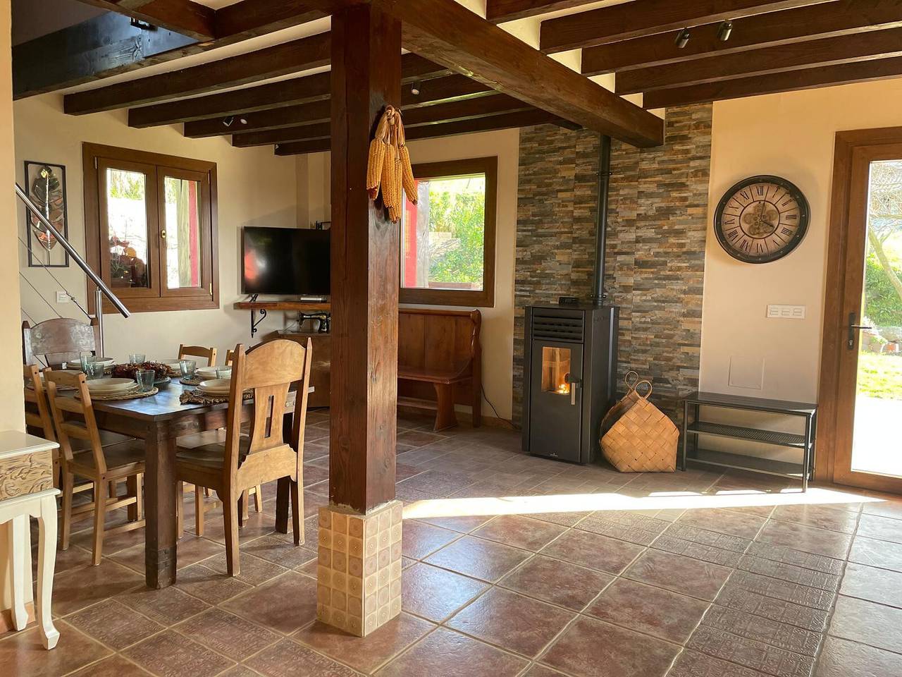 Chalet 'Txatonea' con vistas a la montaña, terraza privada y Wi-Fi in Navárniz, Reserva de la Biosfera de Urdaibai