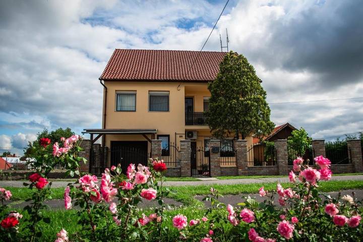 Maison d’hôte pour 3 personnes, avec jacuzzi ainsi que terrasse et jardin