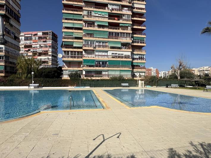 Apartamento vacacional entero, Precioso apartamento en Alicante de 3 habitaciones con vistas in El Cabo de las Huertas, Alicante