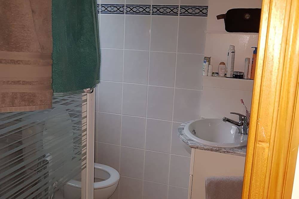 Var, le Muy, house 2 bedrooms, two bathrooms, private pool, sleeps 4 in Le Muy, Draguignan Region