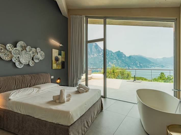 Ferienhaus für 10 Personen, mit Garten und Seeblick sowie Pool in Italien - 4