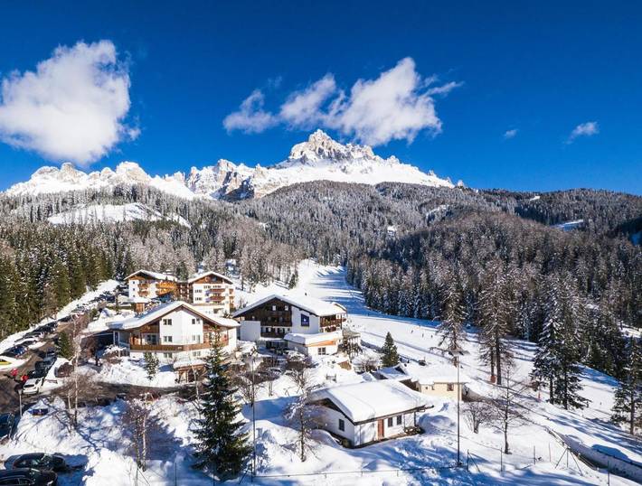 Hotel für 5 Personen, mit Terrasse und Whirlpool sowie Garten und Kinderpool in Deutschnofen