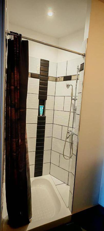 Double Room with Private Bathroom in Cahors, Quercy