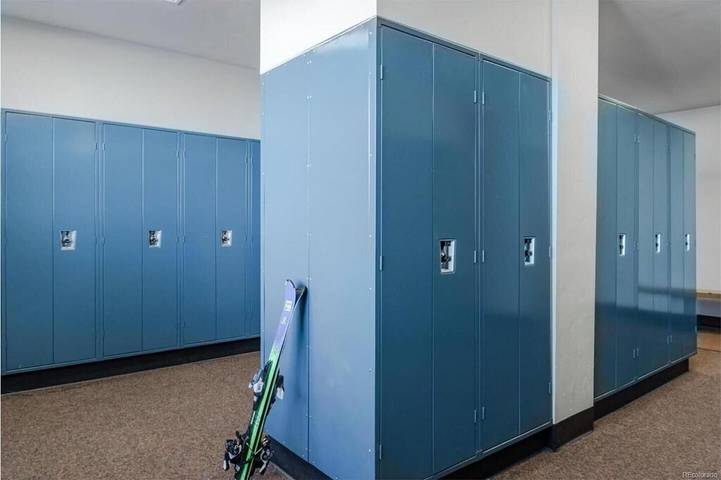 Gîte pour 10 personnes, avec jacuzzi ainsi que piscine et terrasse à Granby - 3