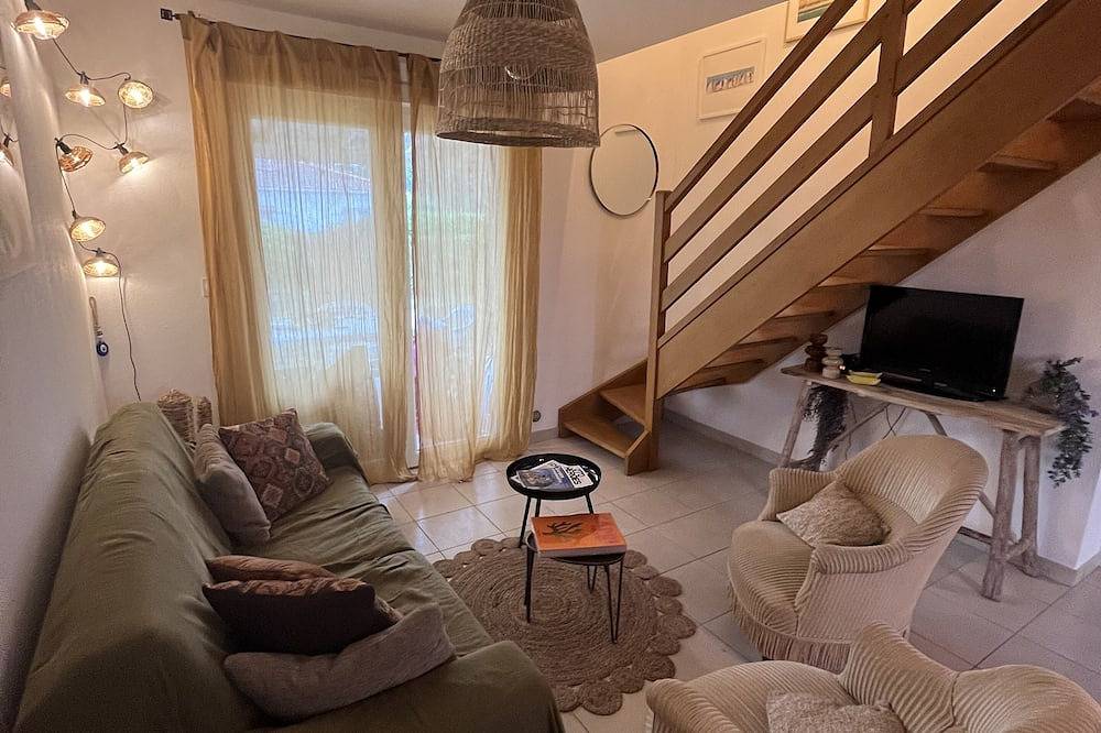 Villa pieds dans l’eau a 150 m de la plage in Prunete, Cervione