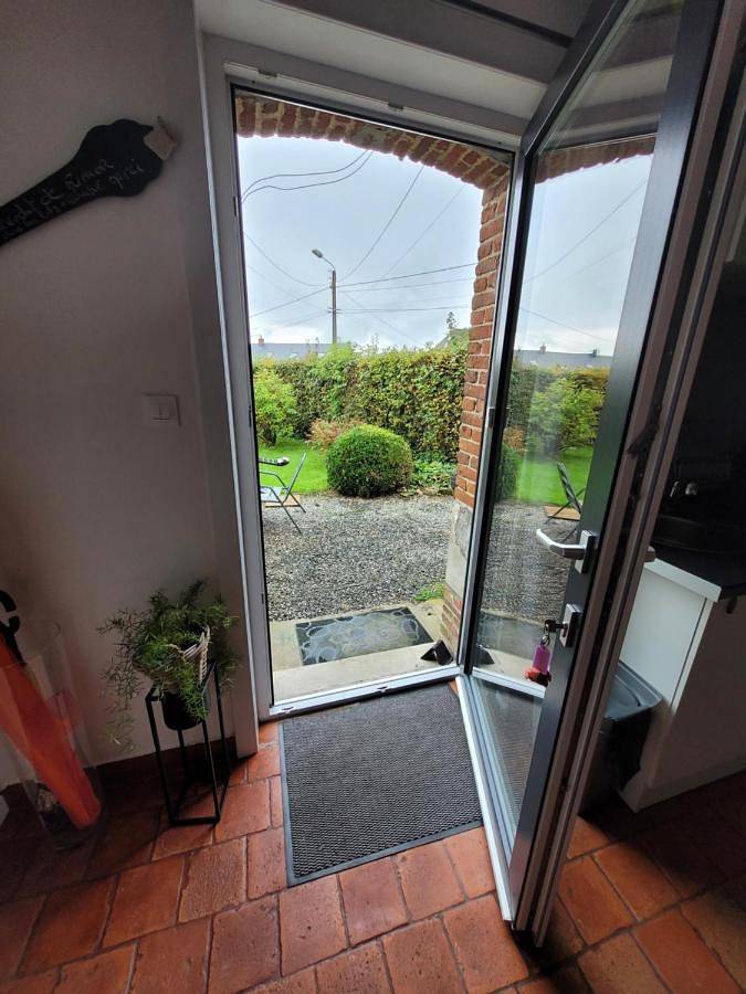 Gîte pour 2 personnes, avec Terrasse ainsi que Jardin et Vue à Wignehies