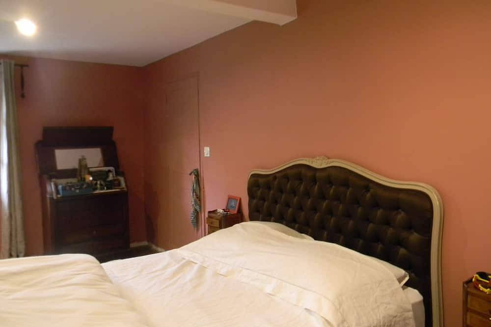 A Country House In The Center Of Town in Colomiers, Alto Garona