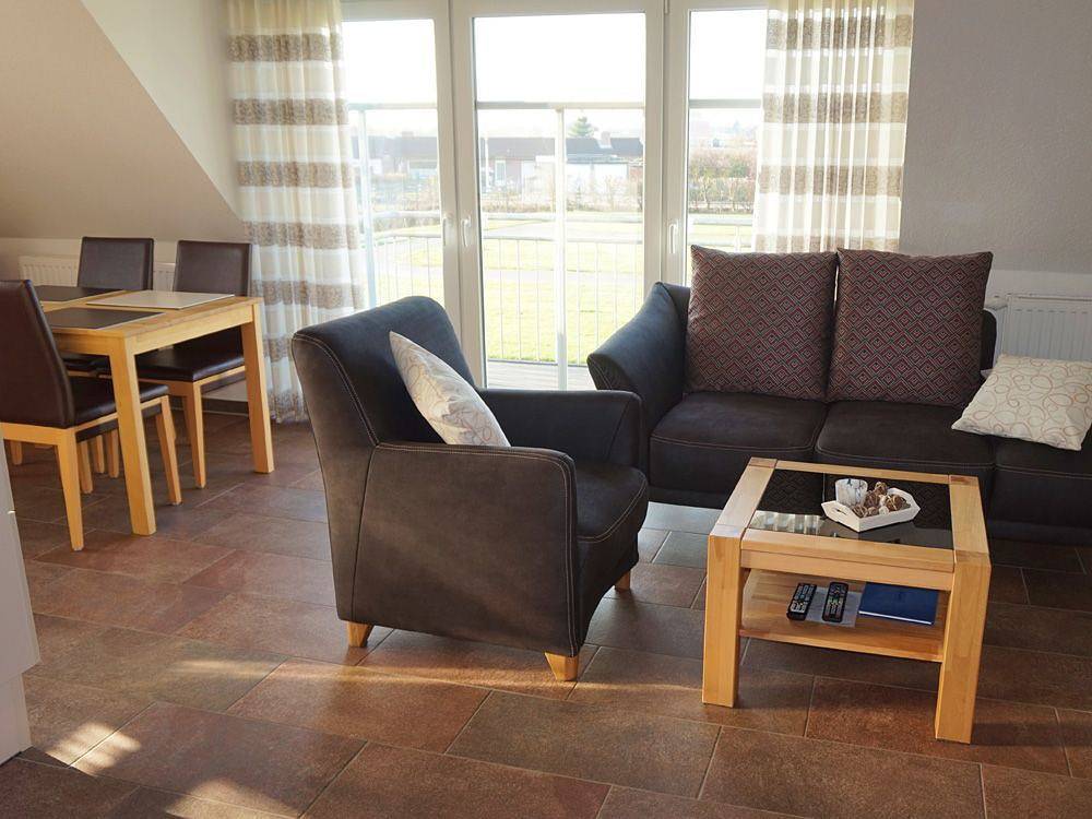 Ganze Wohnung, Komfortable Ferienwohnung mit Balkon, Garten und Wlan in Norddeich in Strand Norddeich, Norddeich