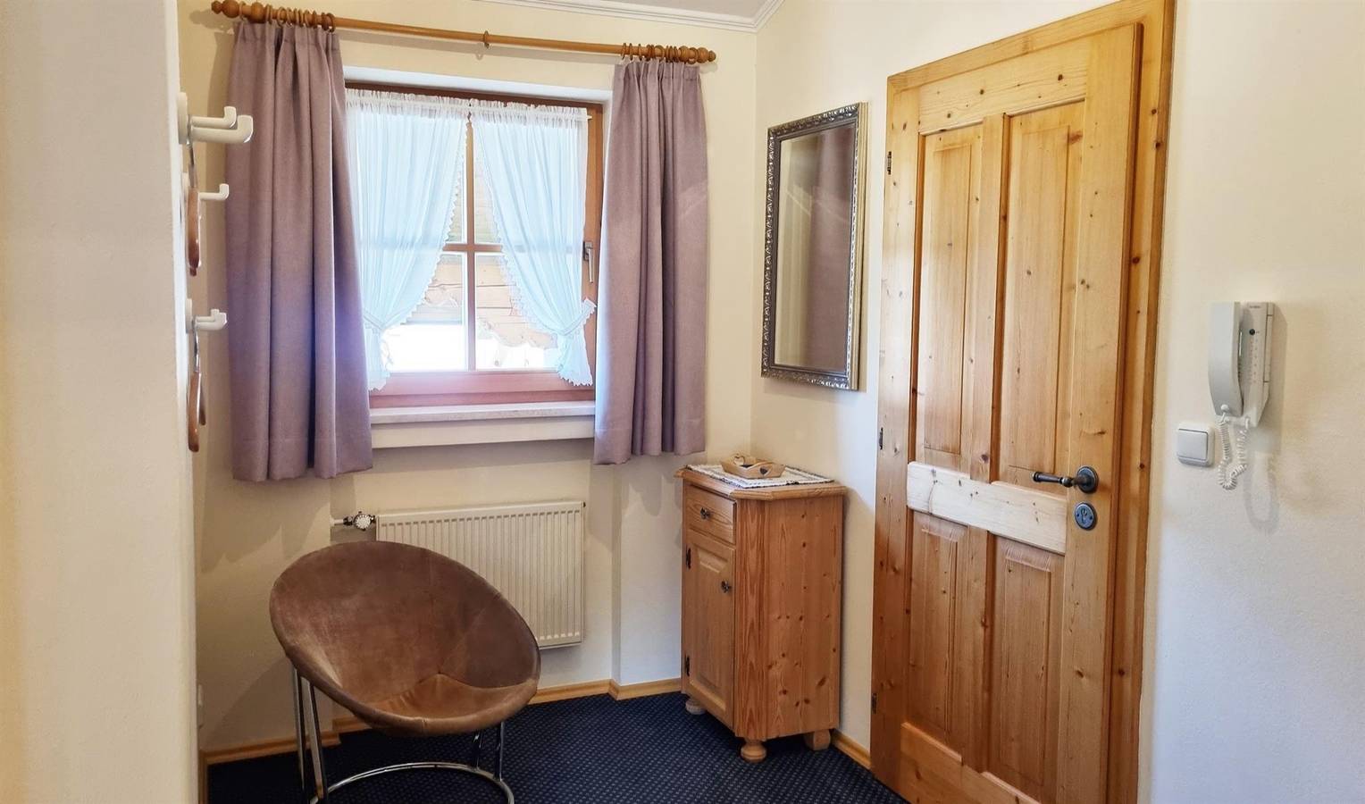 Ganze Wohnung, Ferienwohnung '2' mit Bergblick, Gemeinschaftsgarten und Wlan in Krün, Bayerische Alpen