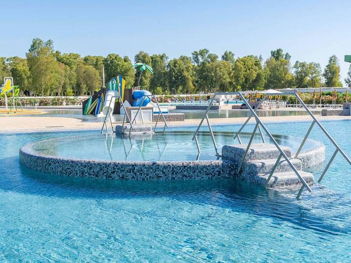 Mobile home for 6 people, with Terrace and Pool as well as Sauna in Rome