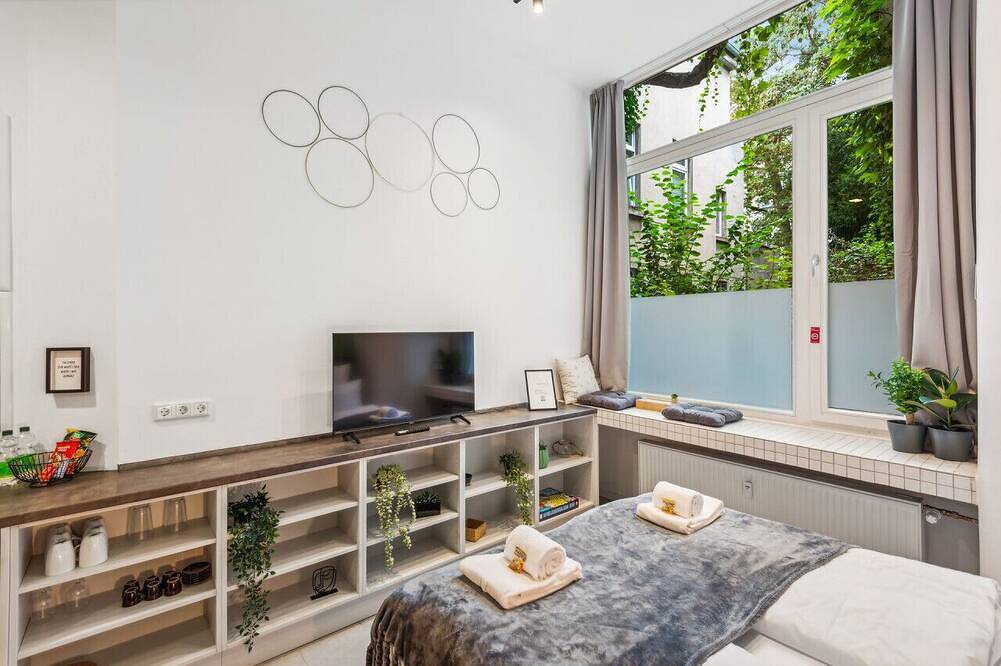 Entire apartment, 30qm *Design Wow Studio* | City | Ruhig | Hbf 100m in Krefeld, Lower Rhine