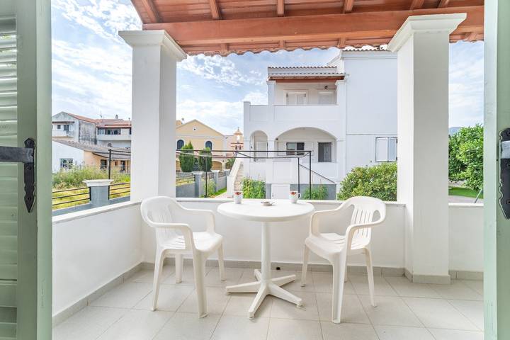 Gîte pour 3 personnes, avec jardin et balcon, animaux acceptés dans Acharavi