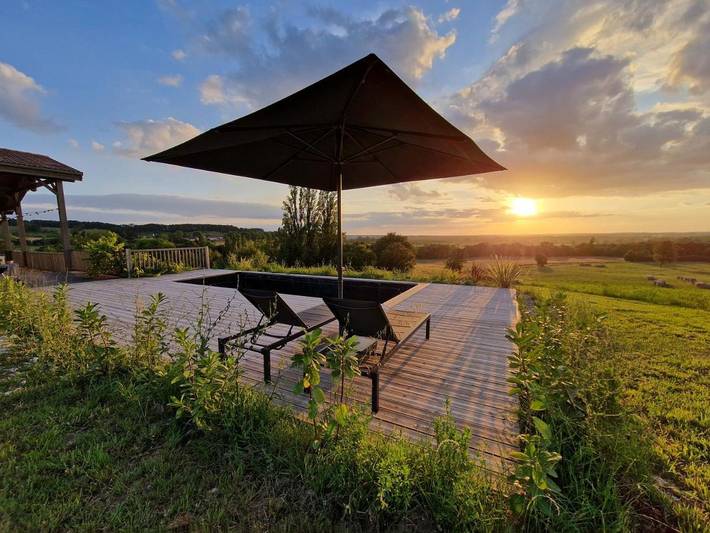 Location de vacances pour 6 personnes, avec vue et terrasse ainsi que jardin et piscine, animaux acceptés à Saint-Étienne-de-Villeréal - 3