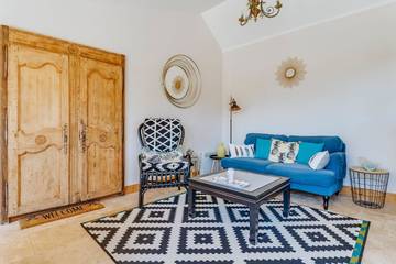 Location de vacances pour 2 personnes, avec piscine et terrasse ainsi que jacuzzi et jardin à Vézac